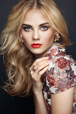 Top 5 Romantic Hairstyles for Valentine’s Day